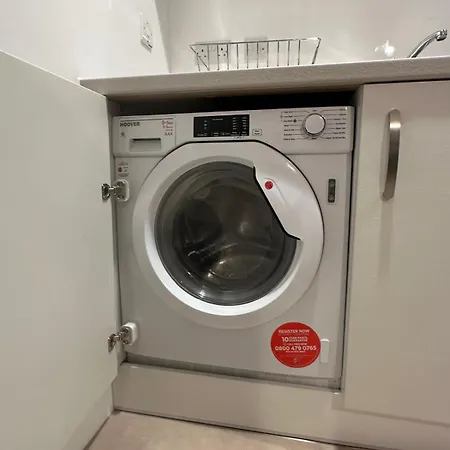 Modern Studio Retreat With Gym Access In Salford, Manchester-3