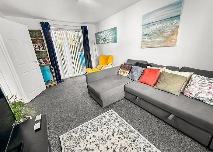 New Manchester Getaway Home - Free Gated Parking With Fob